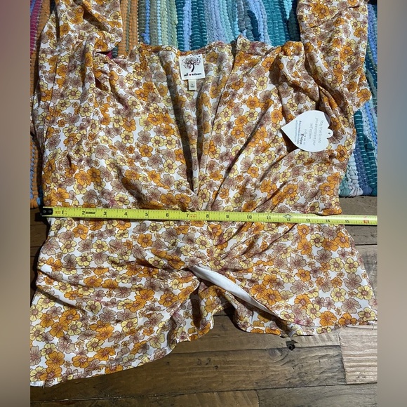 NWT SELF ESTEEM BOHO TWIST FRONT FLORAL HALTER TOP - Picture 6 of 8